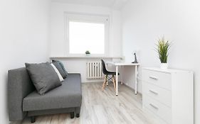Rooms4Less